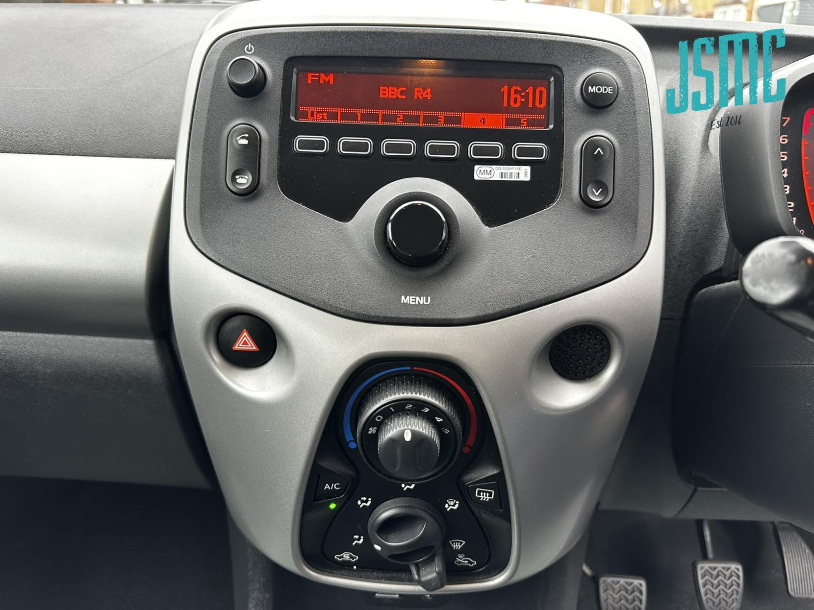 Toyota AYGO 1.0 VVT-i x-play Hatchback 5dr Petrol Manual Euro 5 Euro 5 (68 ps)
