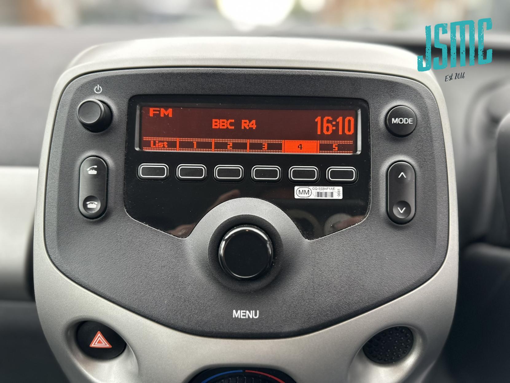 Toyota AYGO 1.0 VVT-i x-play Hatchback 5dr Petrol Manual Euro 5 Euro 5 (68 ps)