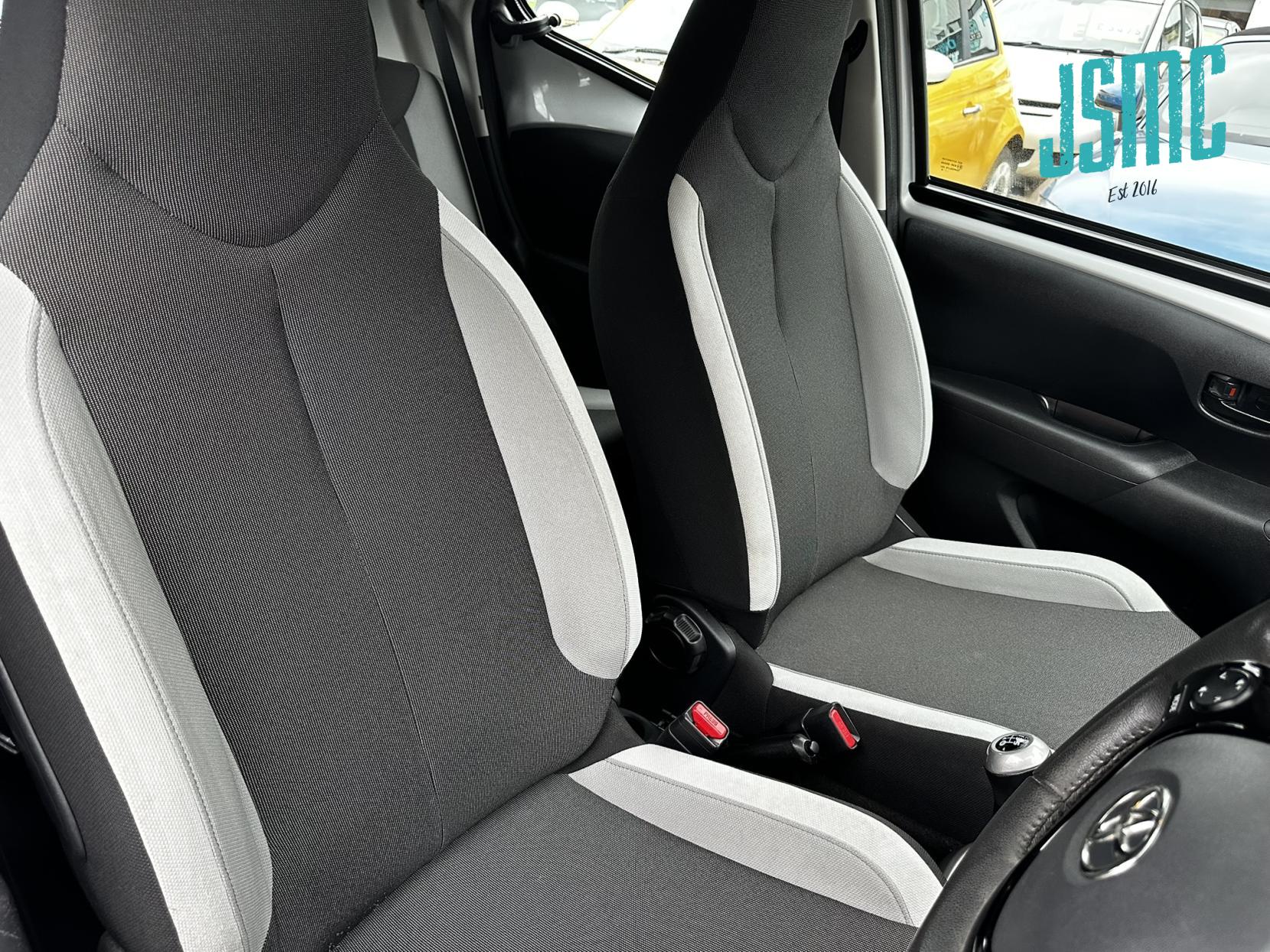 Toyota AYGO 1.0 VVT-i x-play Hatchback 5dr Petrol Manual Euro 5 Euro 5 (68 ps)