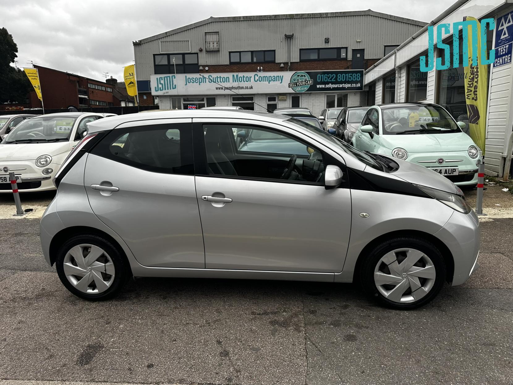 Toyota AYGO 1.0 VVT-i x-play Hatchback 5dr Petrol Manual Euro 5 Euro 5 (68 ps)
