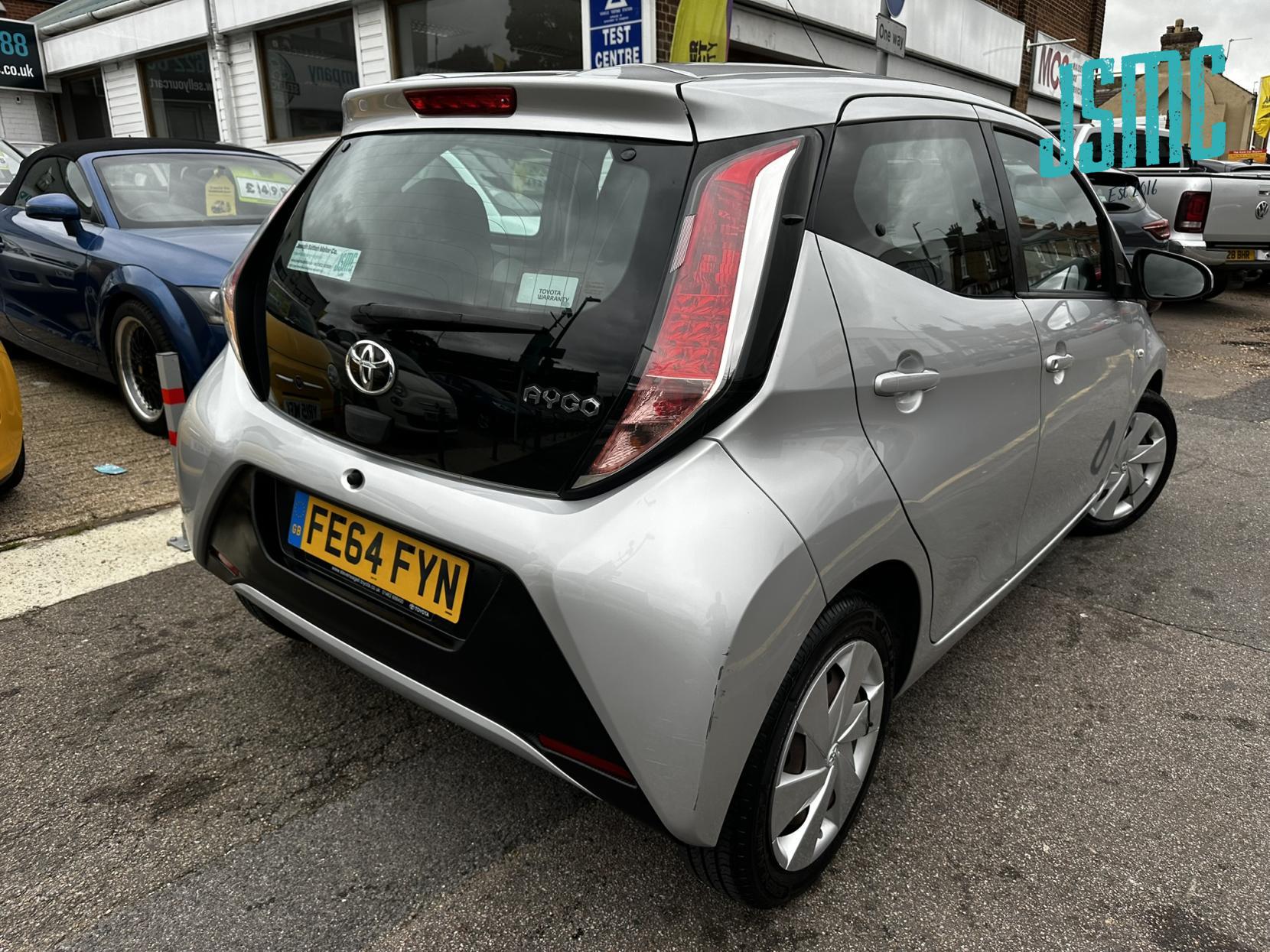 Toyota AYGO 1.0 VVT-i x-play Hatchback 5dr Petrol Manual Euro 5 Euro 5 (68 ps)