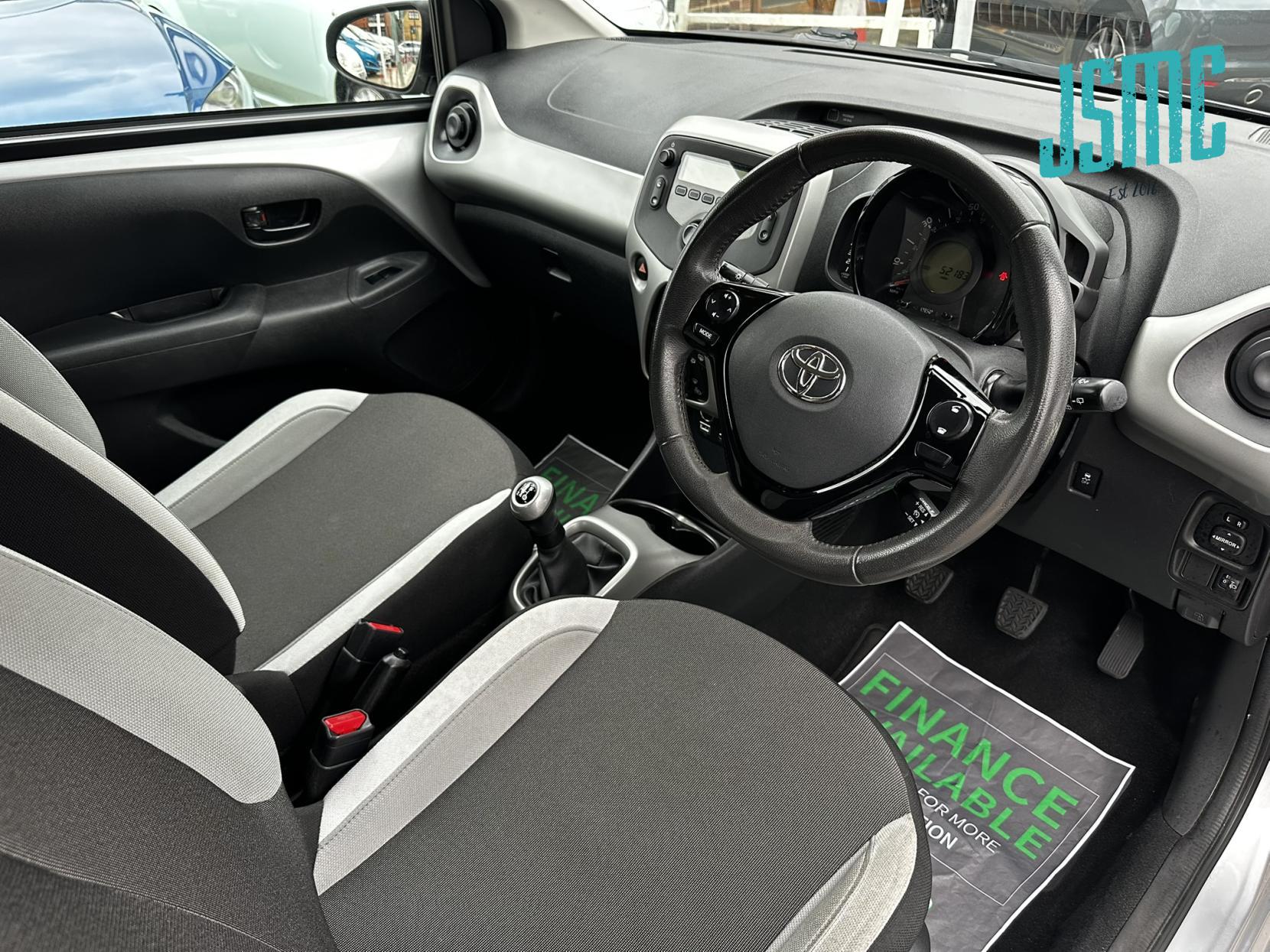 Toyota AYGO 1.0 VVT-i x-play Hatchback 5dr Petrol Manual Euro 5 Euro 5 (68 ps)