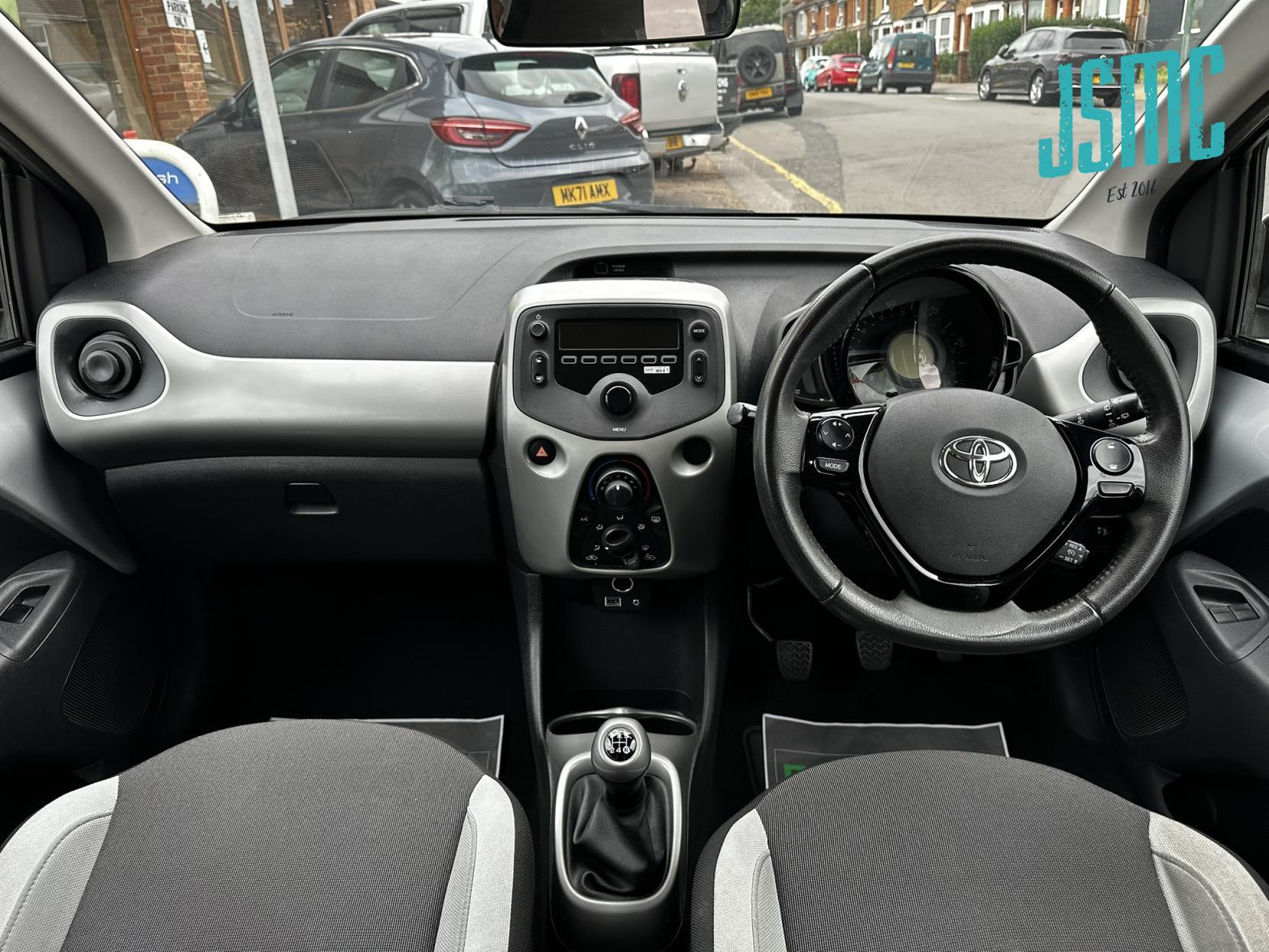 Toyota AYGO 1.0 VVT-i x-play Hatchback 5dr Petrol Manual Euro 5 Euro 5 (68 ps)