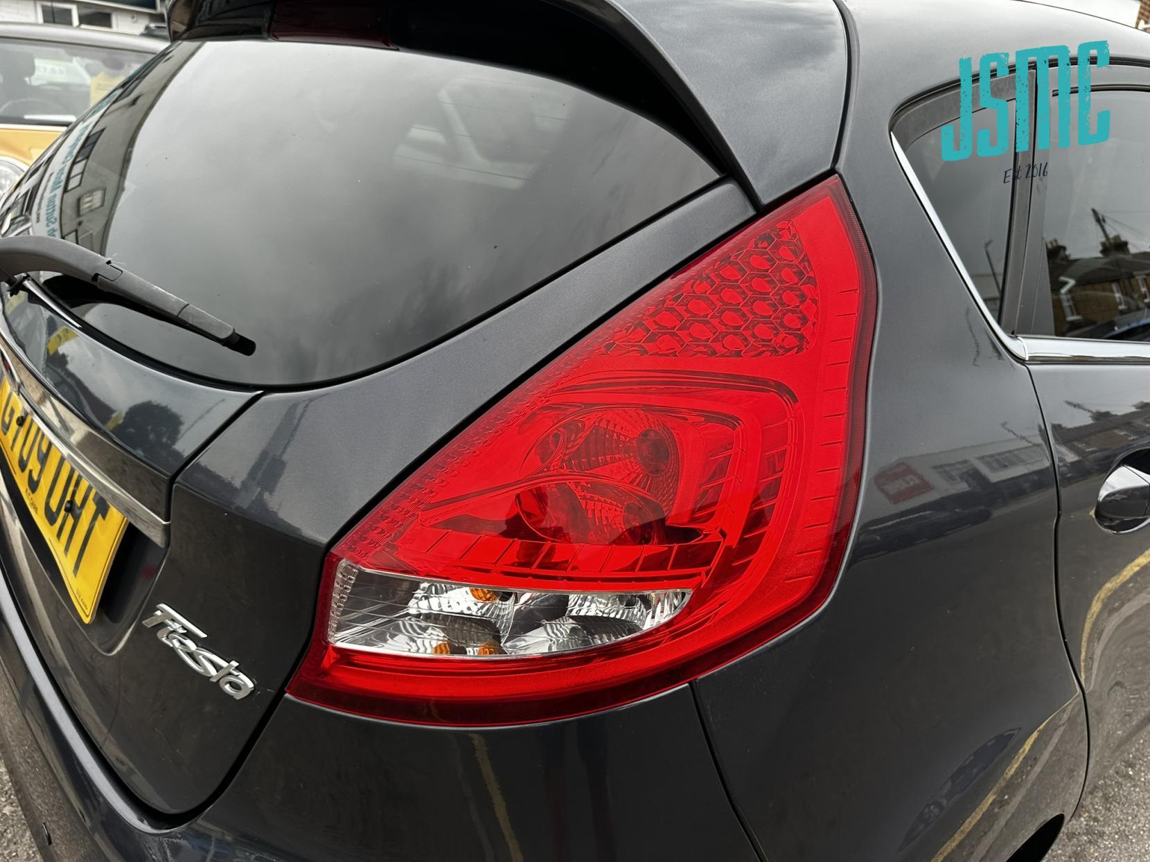 Ford Fiesta 1.4 Titanium Hatchback 5dr Petrol Manual (133 g/km, 94 bhp)