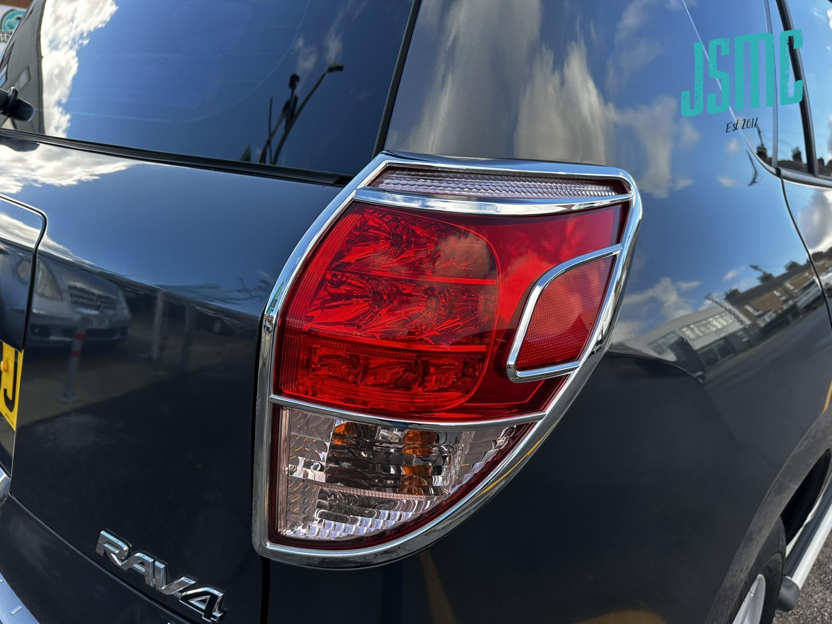 Toyota RAV4 2.0 XT-R SUV 5dr Petrol Automatic 4WD (212 g/km, 150 bhp)