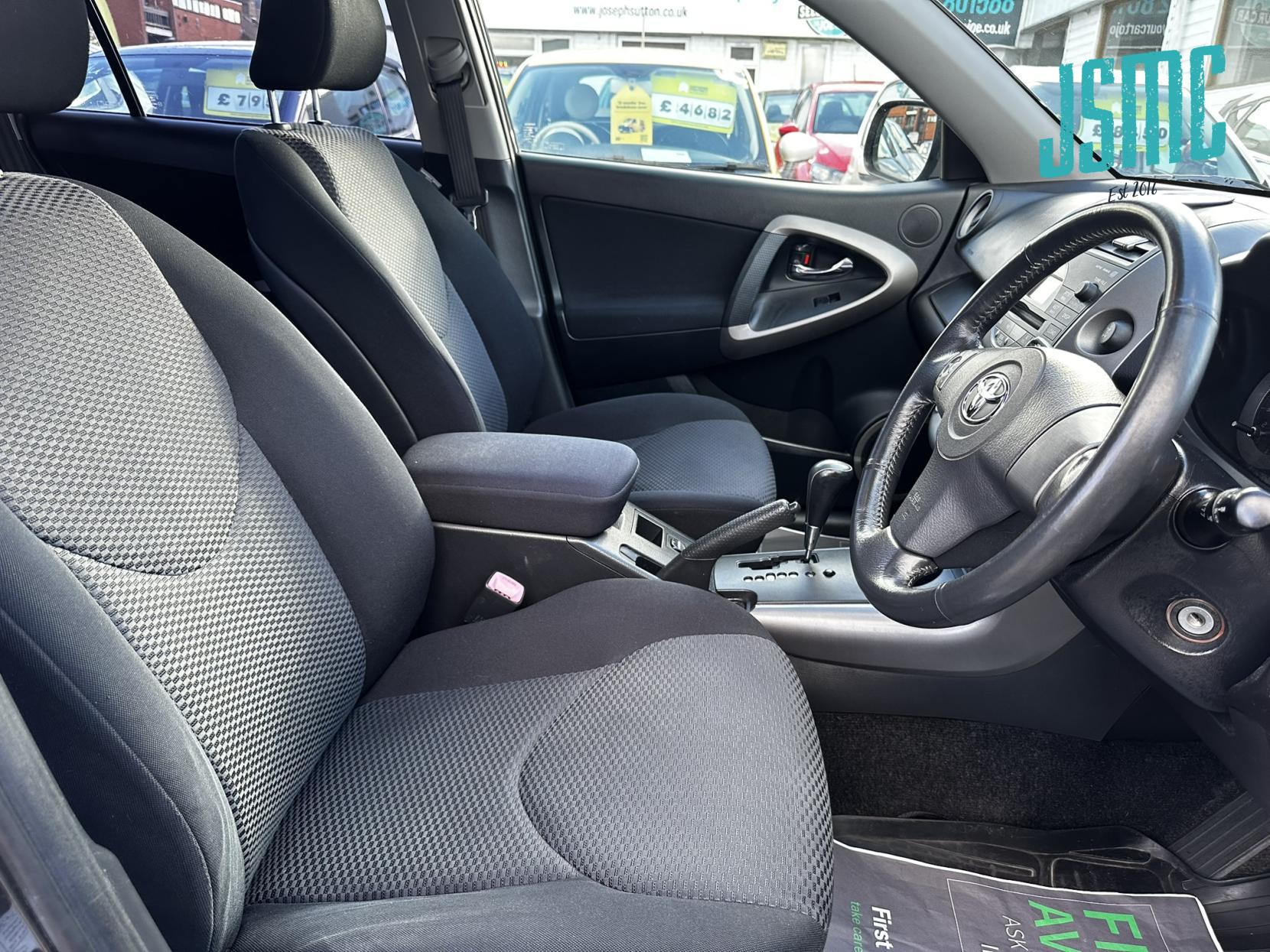 Toyota RAV4 2.0 XT-R SUV 5dr Petrol Automatic 4WD (212 g/km, 150 bhp)