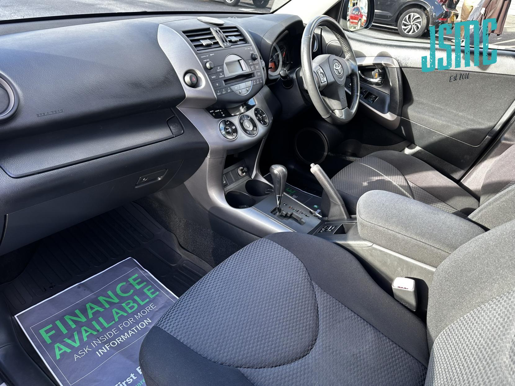 Toyota RAV4 2.0 XT-R SUV 5dr Petrol Automatic 4WD (212 g/km, 150 bhp)