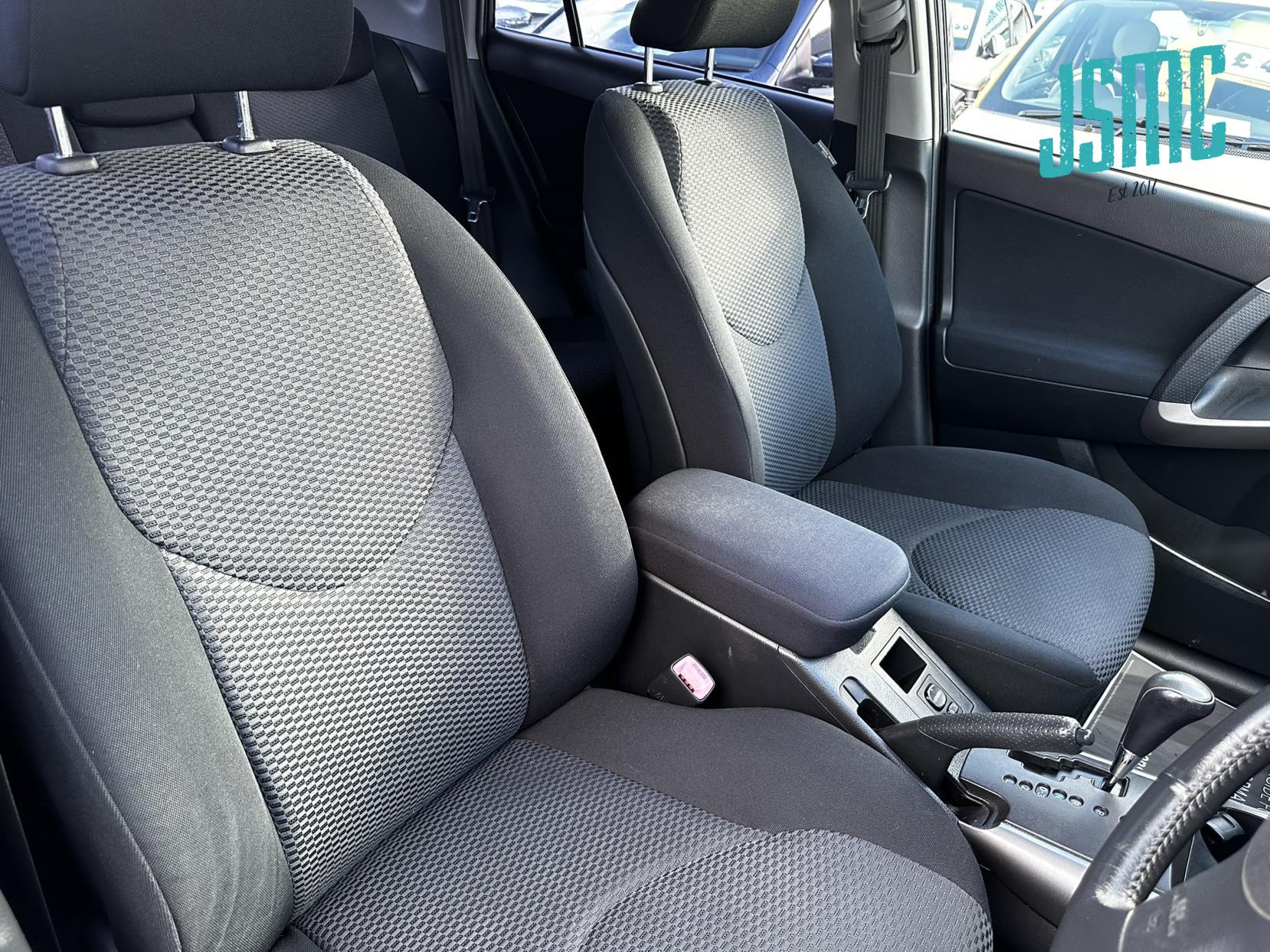 Toyota RAV4 2.0 XT-R SUV 5dr Petrol Automatic 4WD (212 g/km, 150 bhp)