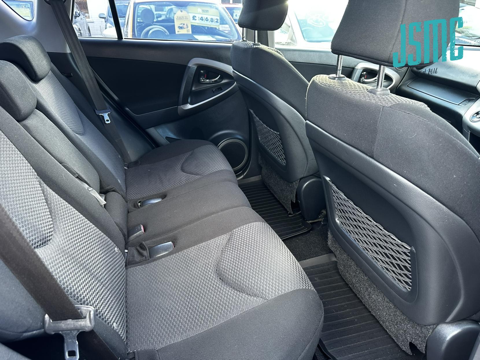 Toyota RAV4 2.0 XT-R SUV 5dr Petrol Automatic 4WD (212 g/km, 150 bhp)