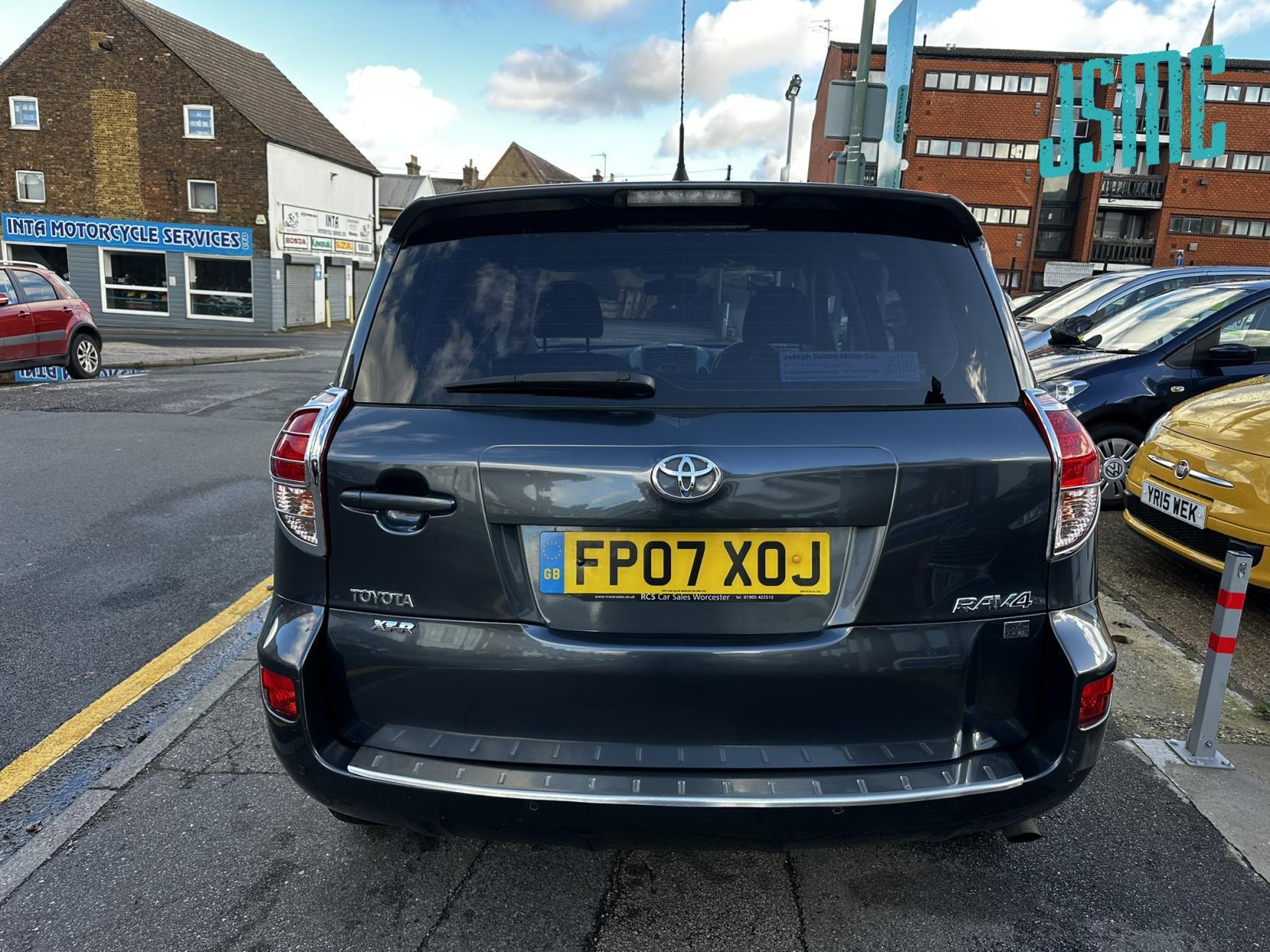 Toyota RAV4 2.0 XT-R SUV 5dr Petrol Automatic 4WD (212 g/km, 150 bhp)