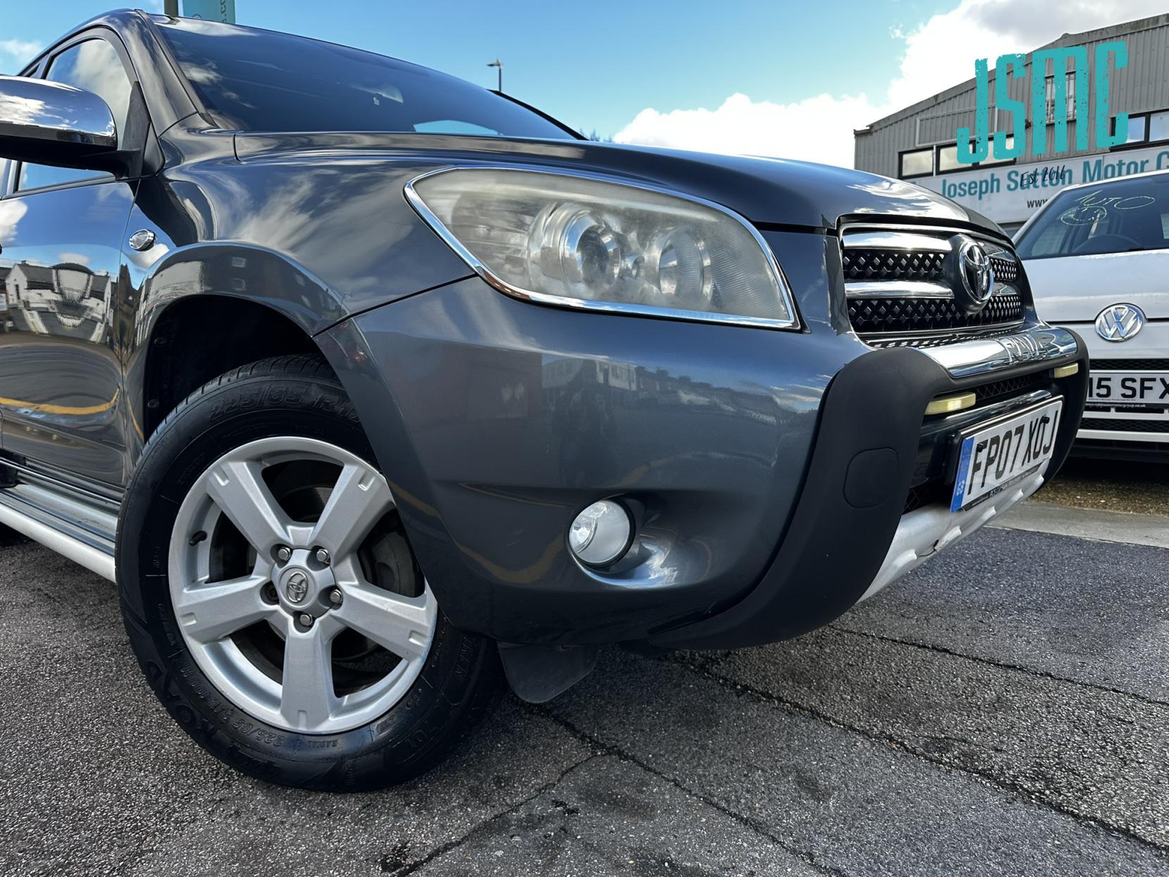 Toyota RAV4 2.0 XT-R SUV 5dr Petrol Automatic 4WD (212 g/km, 150 bhp)