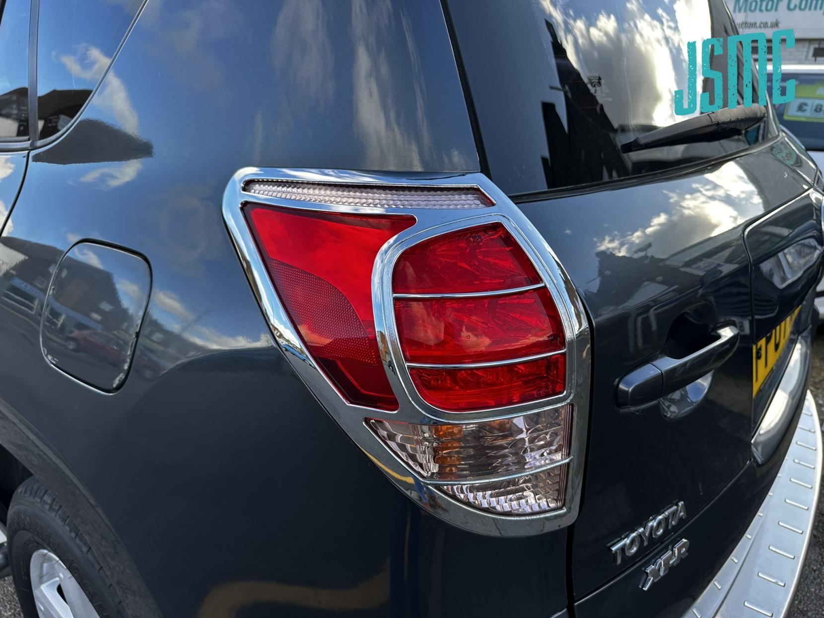 Toyota RAV4 2.0 XT-R SUV 5dr Petrol Automatic 4WD (212 g/km, 150 bhp)