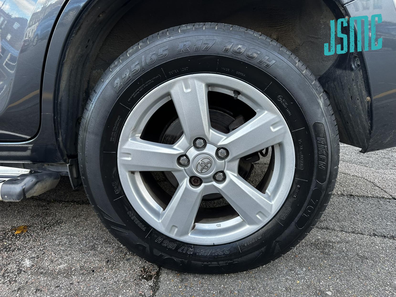 Toyota RAV4 2.0 XT-R SUV 5dr Petrol Automatic 4WD (212 g/km, 150 bhp)