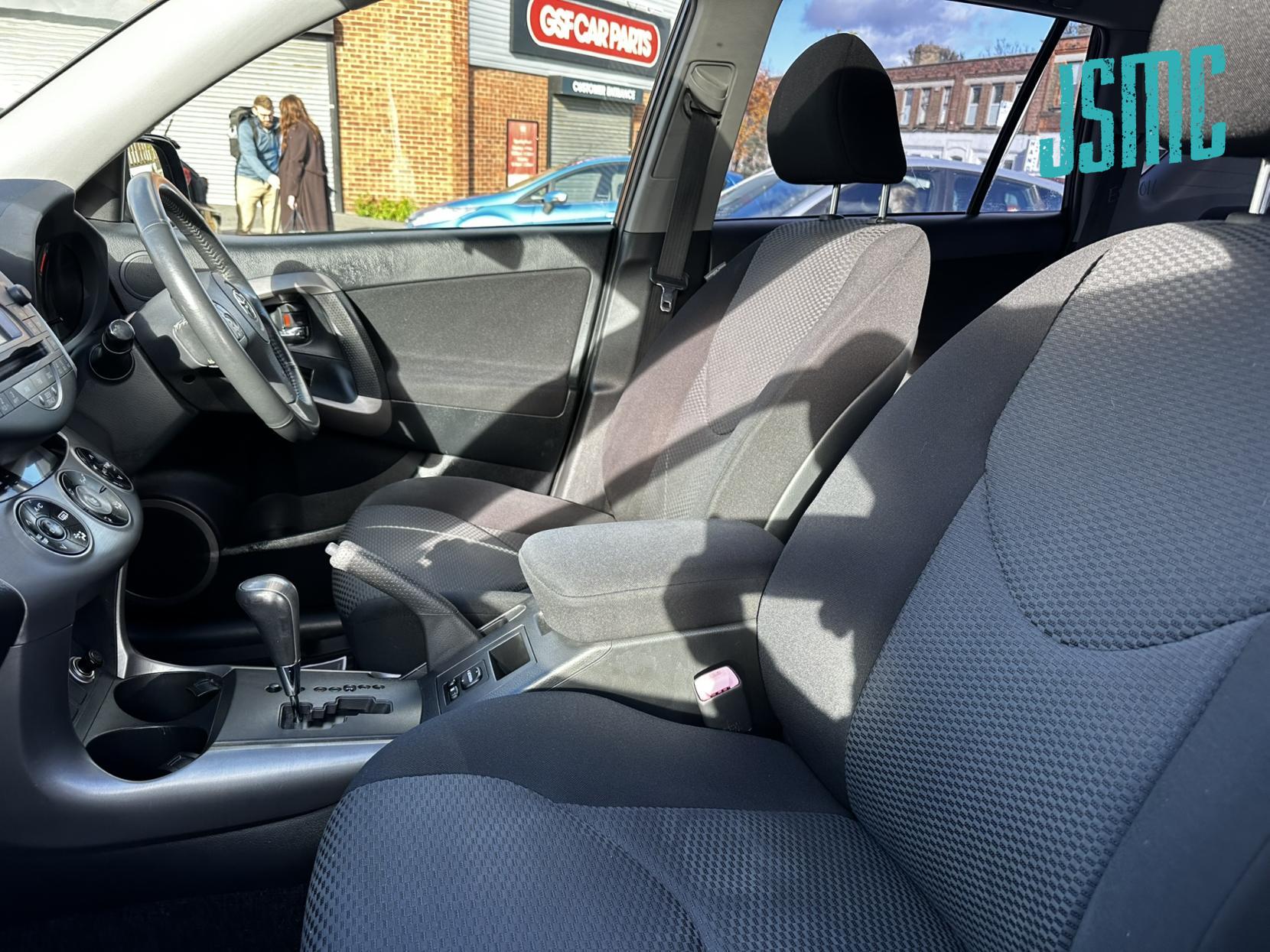 Toyota RAV4 2.0 XT-R SUV 5dr Petrol Automatic 4WD (212 g/km, 150 bhp)