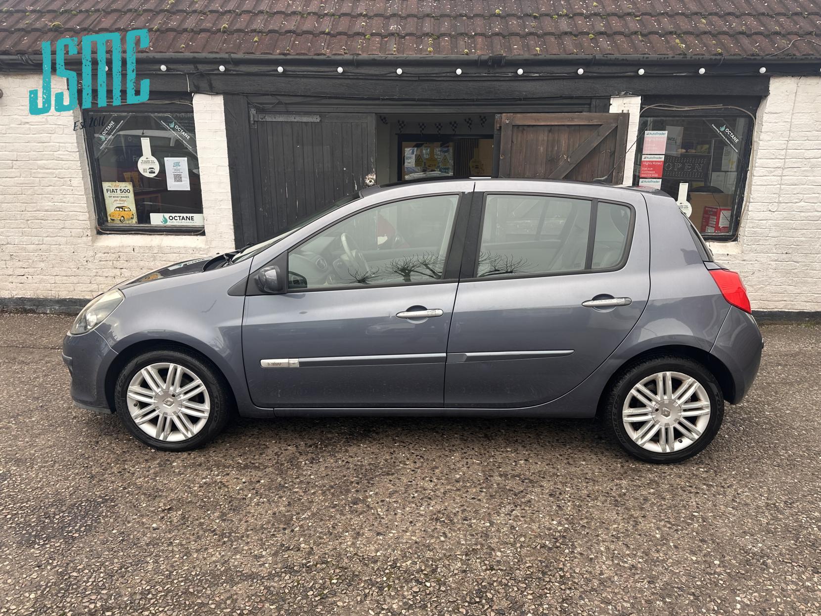 Renault Clio 1.6 VVT Initiale Hatchback 5dr Petrol Automatic (179 g/km, 111 bhp)