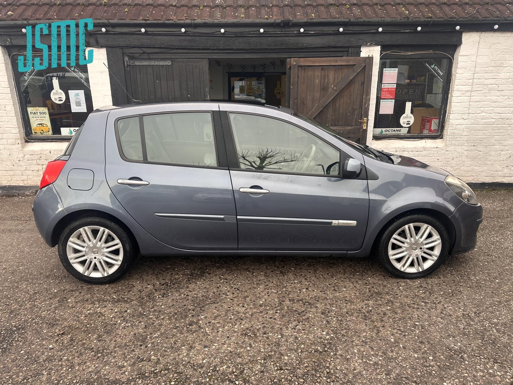 Renault Clio 1.6 VVT Initiale Hatchback 5dr Petrol Automatic (179 g/km, 111 bhp)