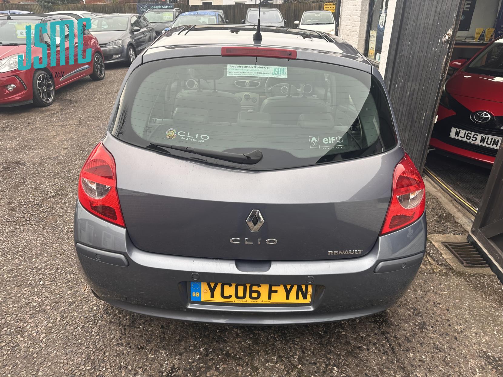 Renault Clio 1.6 VVT Initiale Hatchback 5dr Petrol Automatic (179 g/km, 111 bhp)