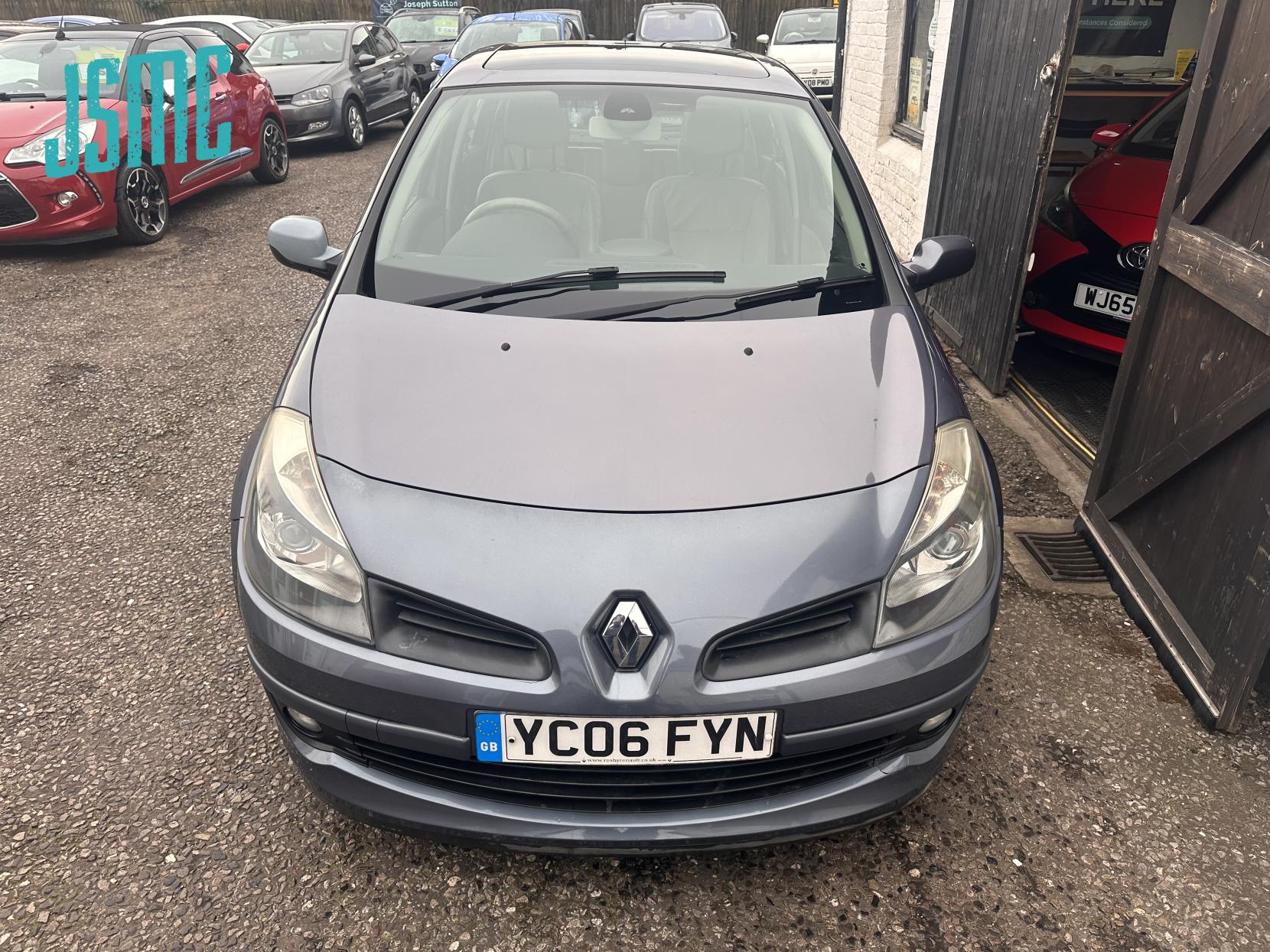 Renault Clio 1.6 VVT Initiale Hatchback 5dr Petrol Automatic (179 g/km, 111 bhp)