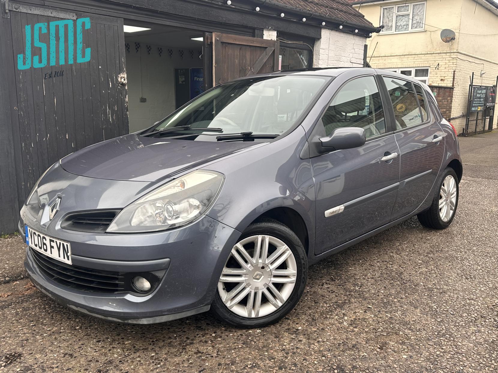 Renault Clio 1.6 VVT Initiale Hatchback 5dr Petrol Automatic (179 g/km, 111 bhp)