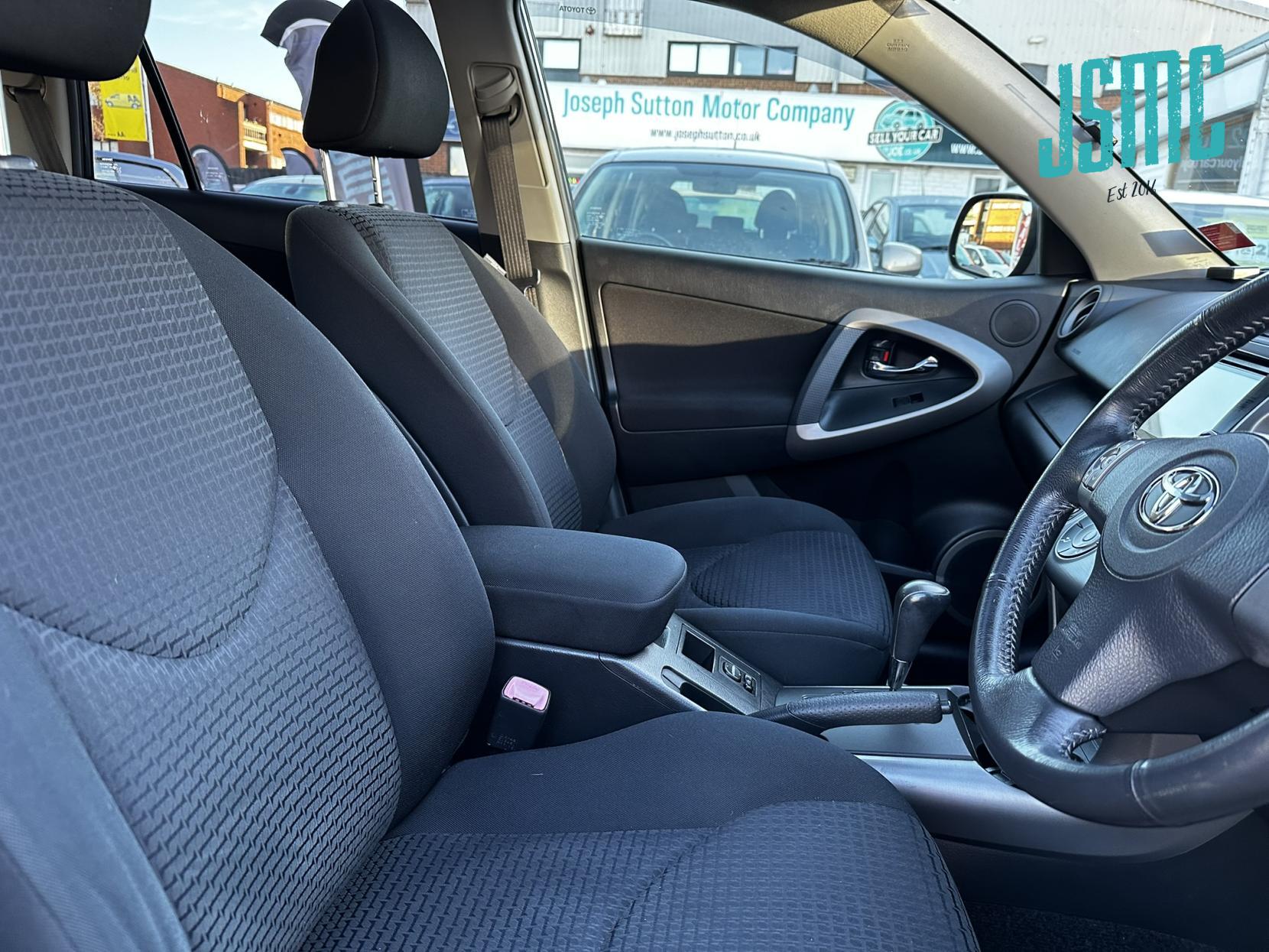 Toyota RAV4 2.0 XT-R SUV 5dr Petrol Automatic 4WD (212 g/km, 150 bhp)