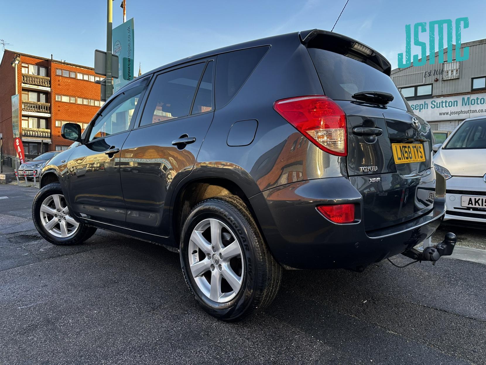 Toyota RAV4 2.0 XT-R SUV 5dr Petrol Automatic 4WD (212 g/km, 150 bhp)