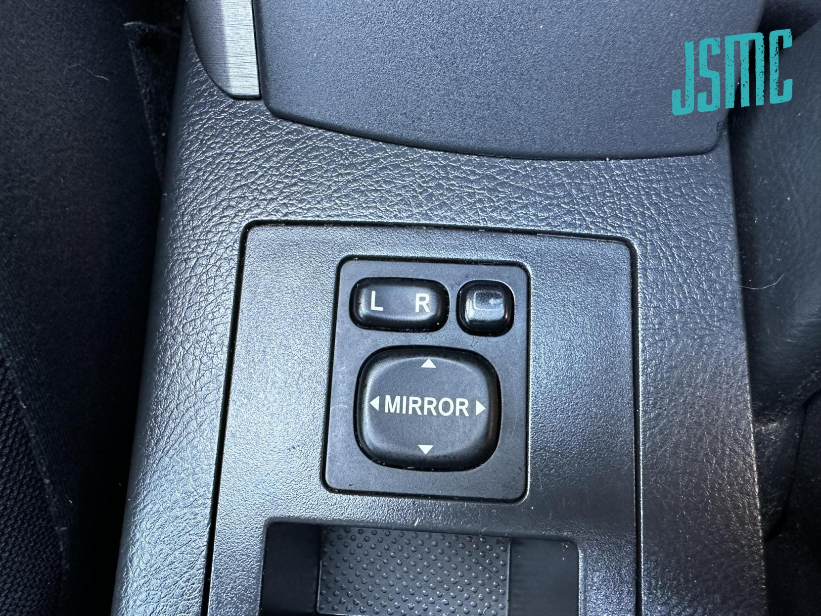 Toyota RAV4 2.0 XT-R SUV 5dr Petrol Automatic 4WD (212 g/km, 150 bhp)