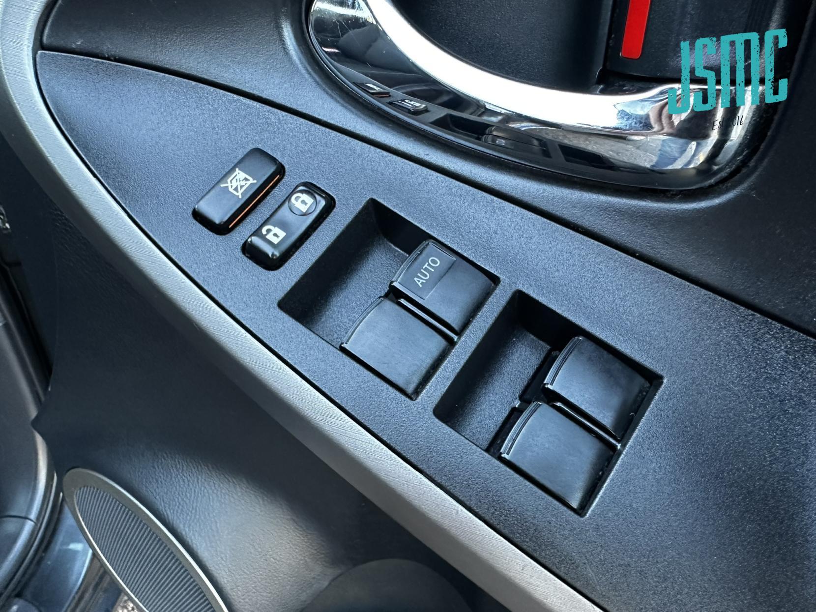 Toyota RAV4 2.0 XT-R SUV 5dr Petrol Automatic 4WD (212 g/km, 150 bhp)