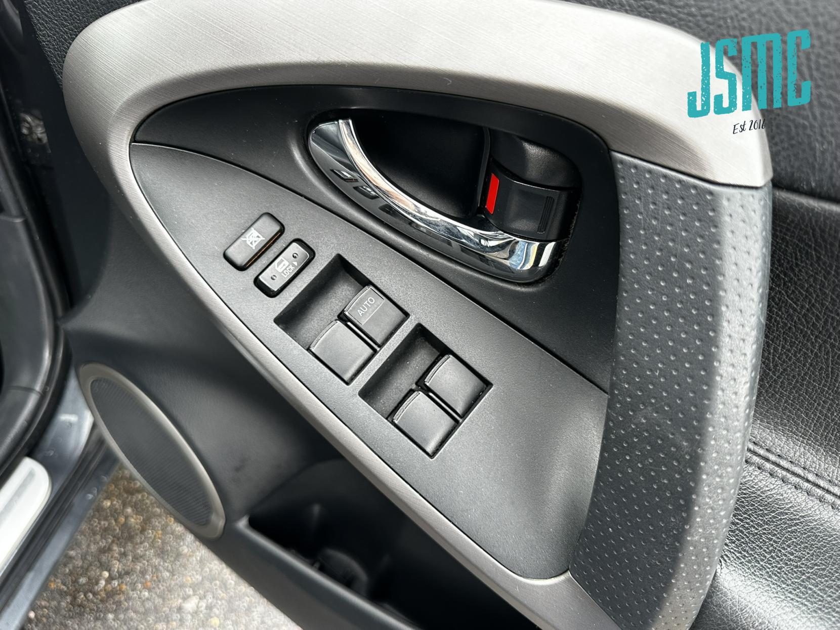 Toyota RAV4 2.0 XT-R SUV 5dr Petrol Manual 4WD (202 g/km, 150 bhp)