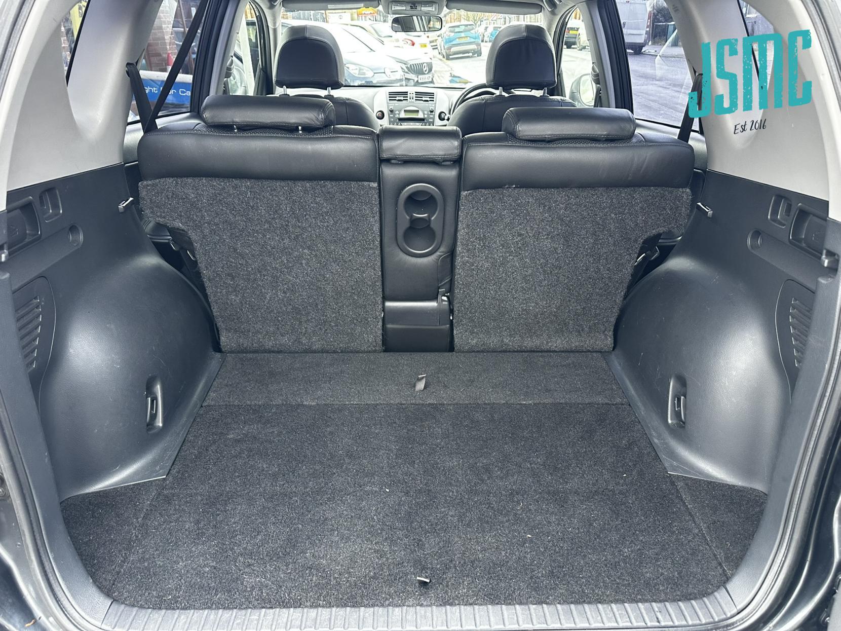 Toyota RAV4 2.0 XT-R SUV 5dr Petrol Manual 4WD (202 g/km, 150 bhp)