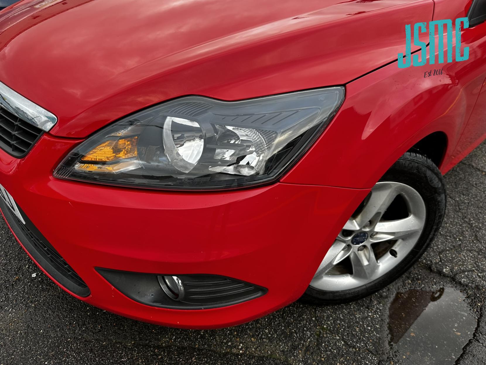 Ford Focus 1.6 Zetec Hatchback 5dr Petrol Manual (161 g/km, 99 bhp)