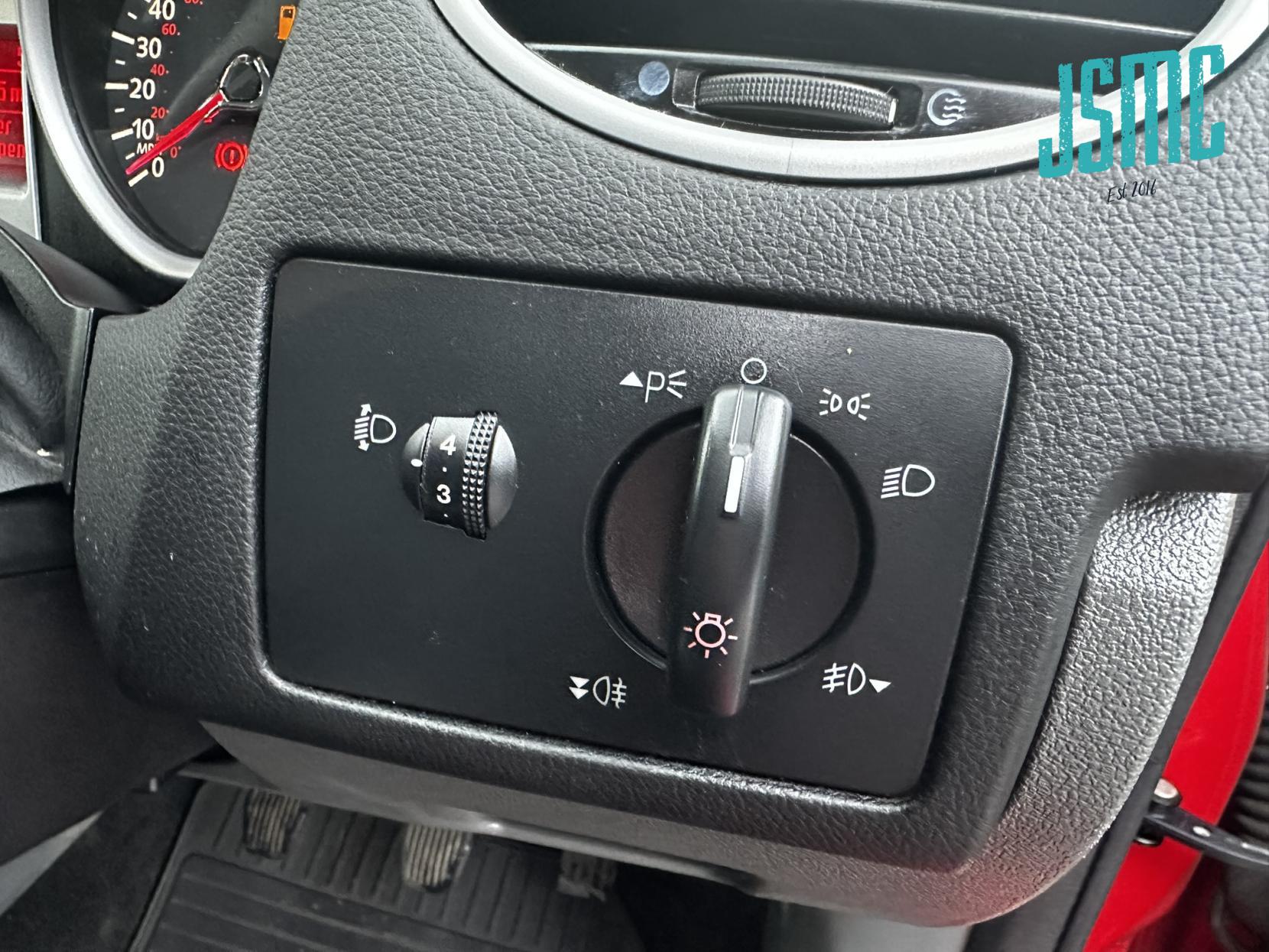 Ford Focus 1.6 Zetec Hatchback 5dr Petrol Manual (161 g/km, 99 bhp)