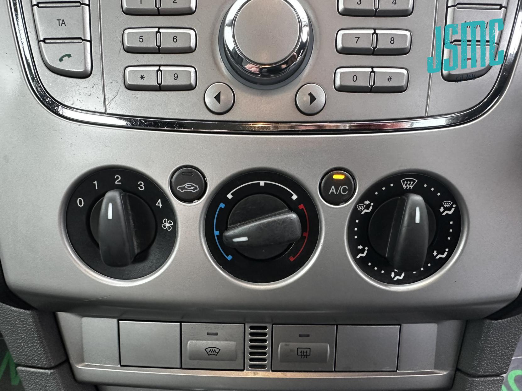 Ford Focus 1.6 Zetec Hatchback 5dr Petrol Manual (161 g/km, 99 bhp)