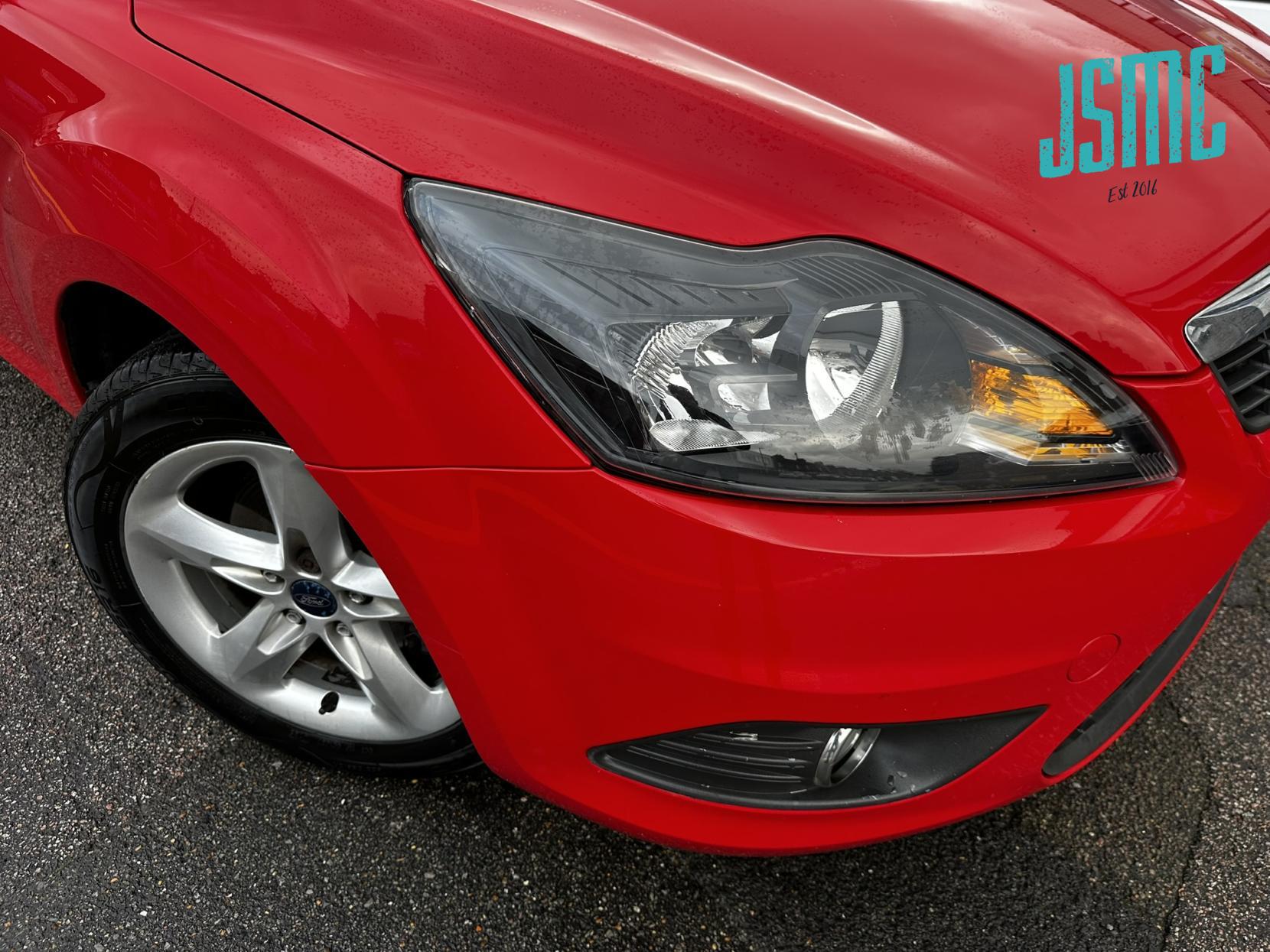 Ford Focus 1.6 Zetec Hatchback 5dr Petrol Manual (161 g/km, 99 bhp)