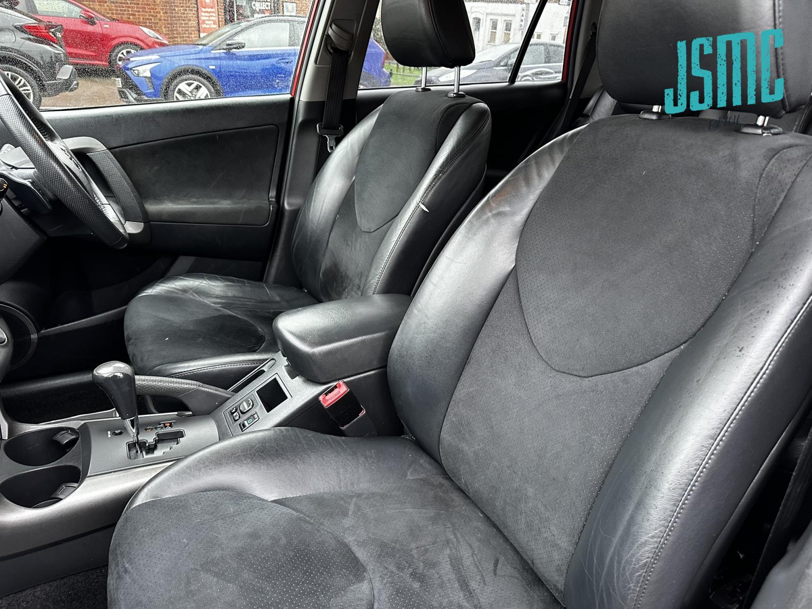 Toyota RAV4 2.0 V-Matic XT-R SUV 5dr Petrol Multidrive S 4WD Euro 5 (158 ps)