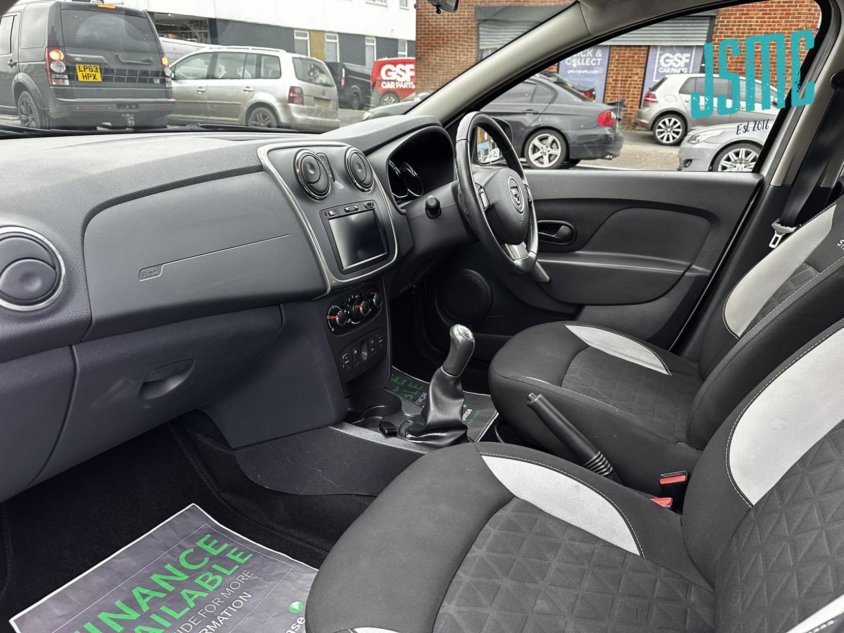 Dacia Sandero Stepway 0.9 TCe Laureate Hatchback 5dr Petrol Manual Euro 5 (90 ps)