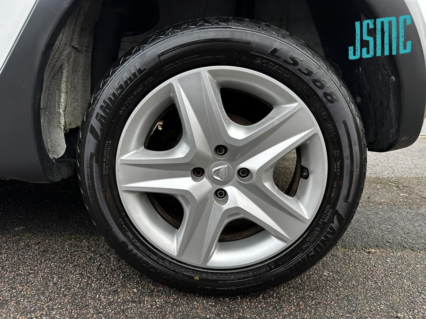 Dacia Sandero Stepway 0.9 TCe Laureate Hatchback 5dr Petrol Manual Euro 5 (90 ps)