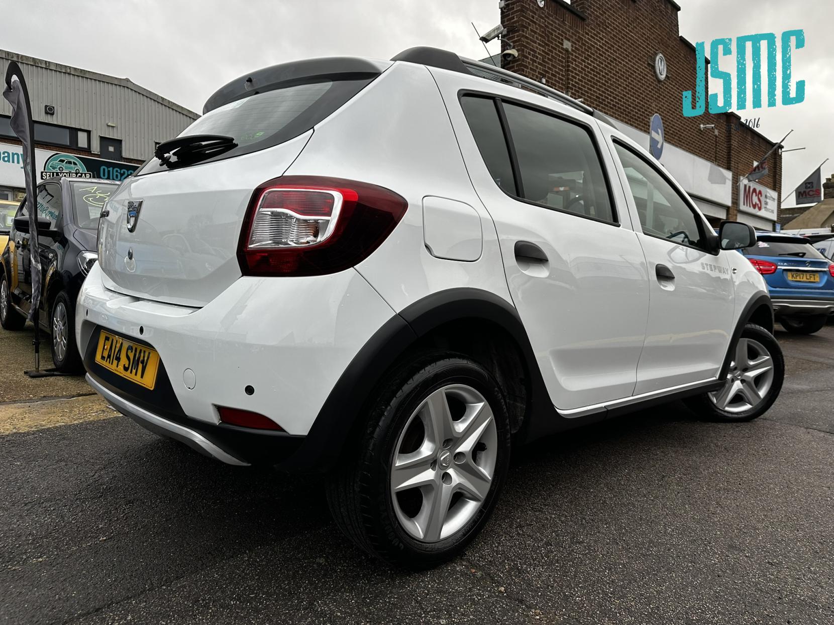 Dacia Sandero Stepway 0.9 TCe Laureate Hatchback 5dr Petrol Manual Euro 5 (90 ps)