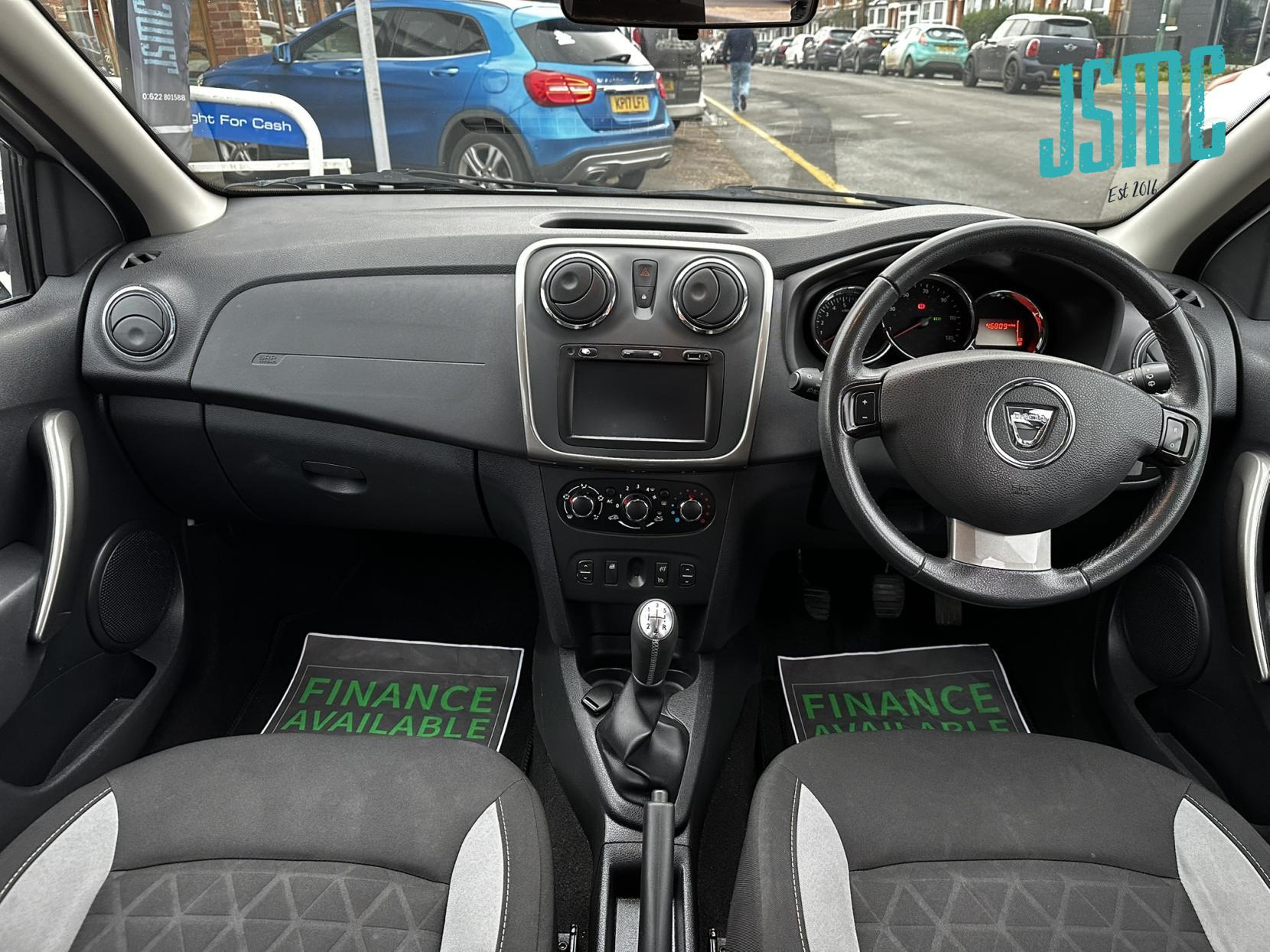 Dacia Sandero Stepway 0.9 TCe Laureate Hatchback 5dr Petrol Manual Euro 5 (90 ps)