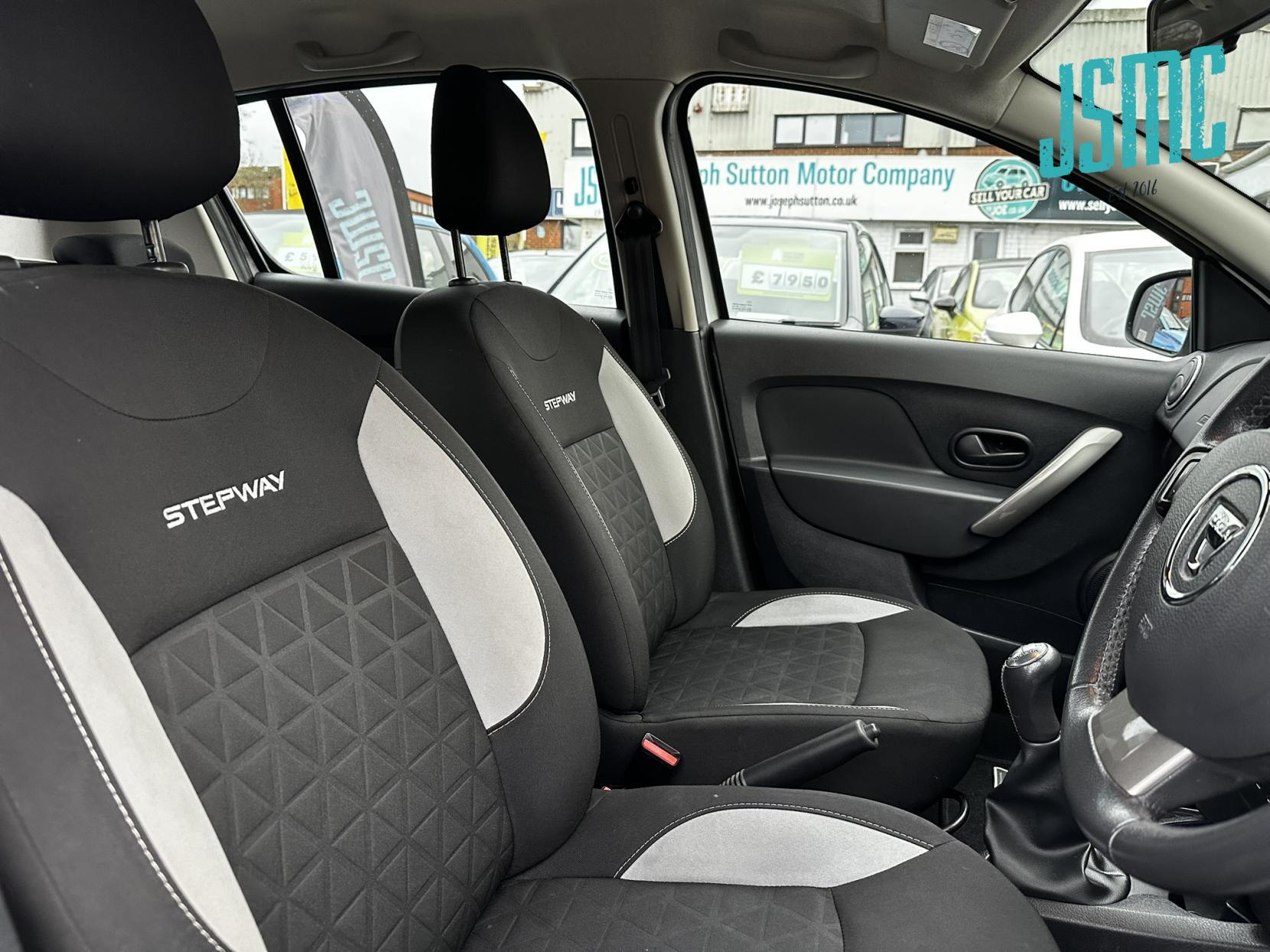 Dacia Sandero Stepway 0.9 TCe Laureate Hatchback 5dr Petrol Manual Euro 5 (90 ps)