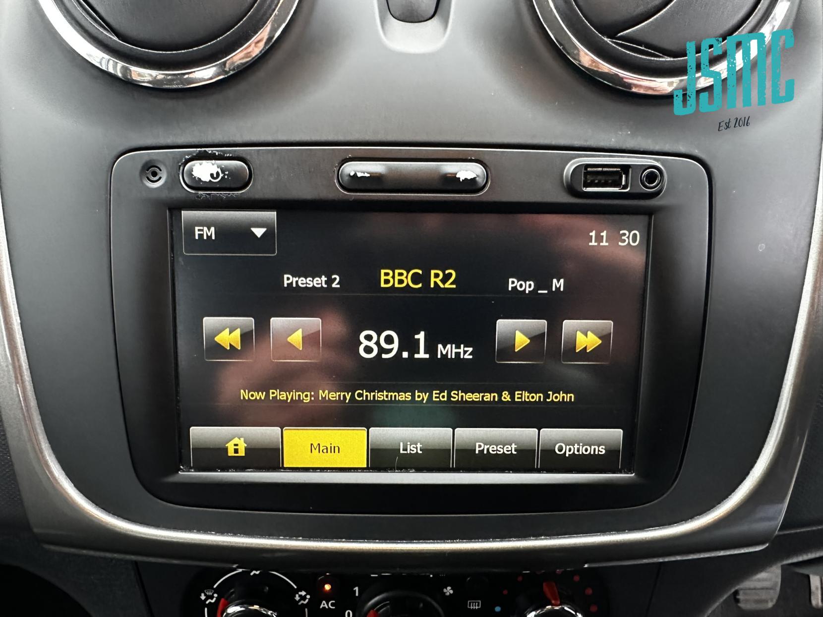 Dacia Sandero Stepway 0.9 TCe Laureate Hatchback 5dr Petrol Manual Euro 5 (90 ps)