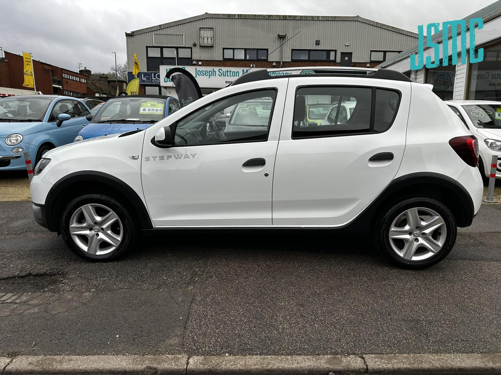 Dacia Sandero Stepway 0.9 TCe Laureate Hatchback 5dr Petrol Manual Euro 5 (90 ps)