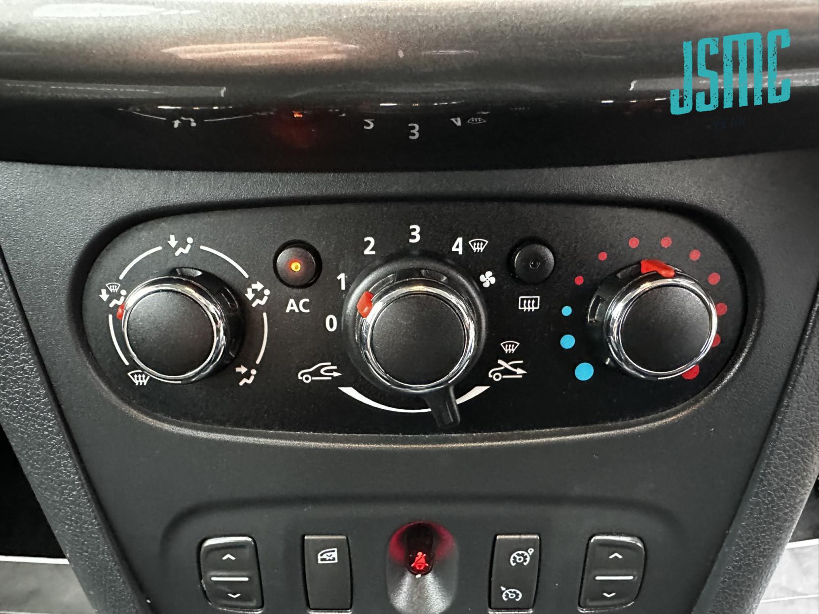 Dacia Sandero Stepway 0.9 TCe Laureate Hatchback 5dr Petrol Manual Euro 5 (90 ps)