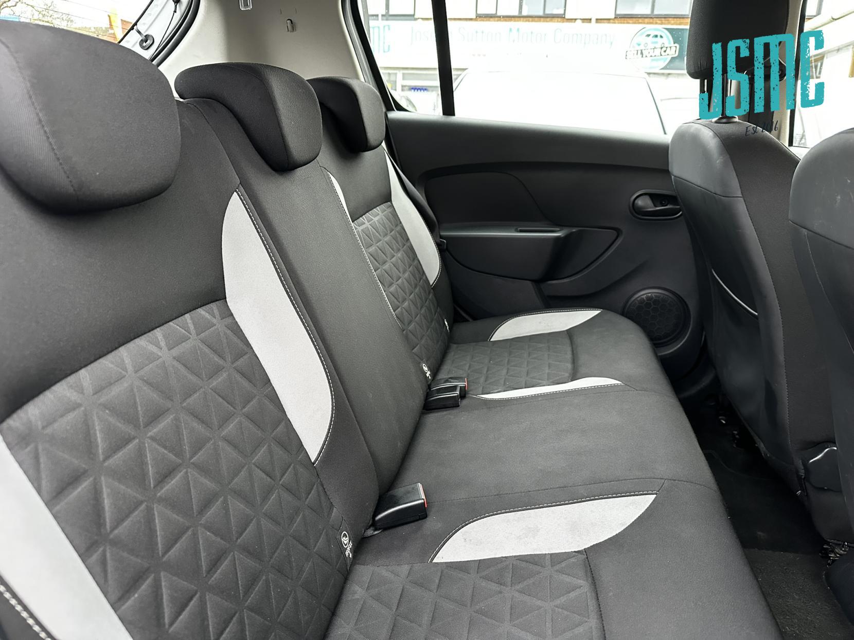 Dacia Sandero Stepway 0.9 TCe Laureate Hatchback 5dr Petrol Manual Euro 5 (90 ps)