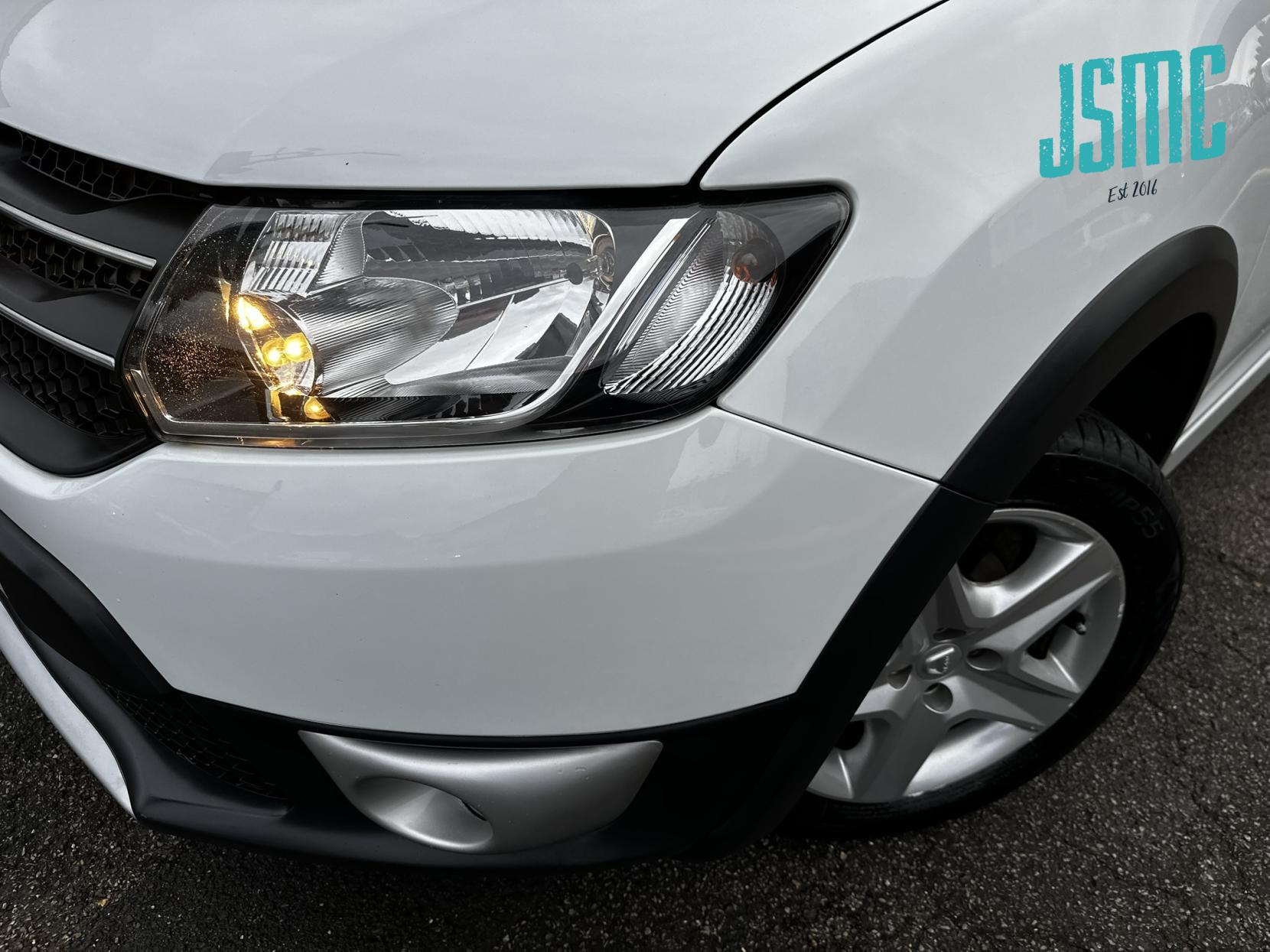 Dacia Sandero Stepway 0.9 TCe Laureate Hatchback 5dr Petrol Manual Euro 5 (90 ps)