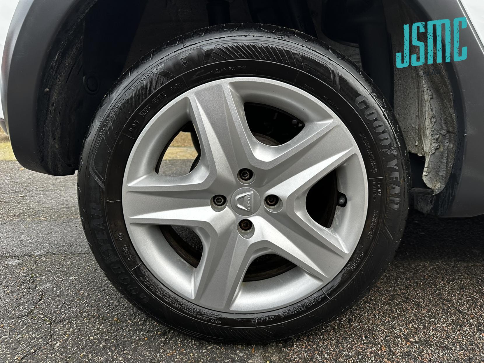 Dacia Sandero Stepway 0.9 TCe Laureate Hatchback 5dr Petrol Manual Euro 5 (90 ps)