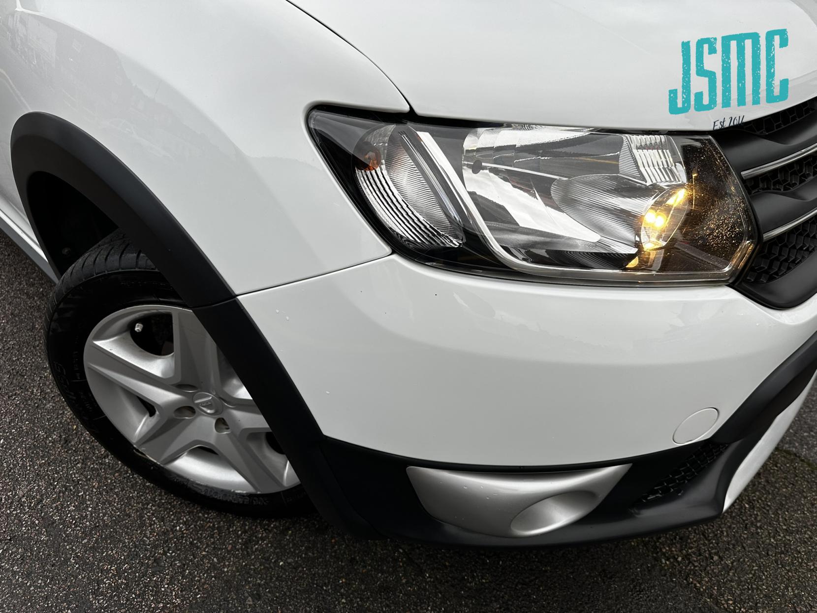 Dacia Sandero Stepway 0.9 TCe Laureate Hatchback 5dr Petrol Manual Euro 5 (90 ps)