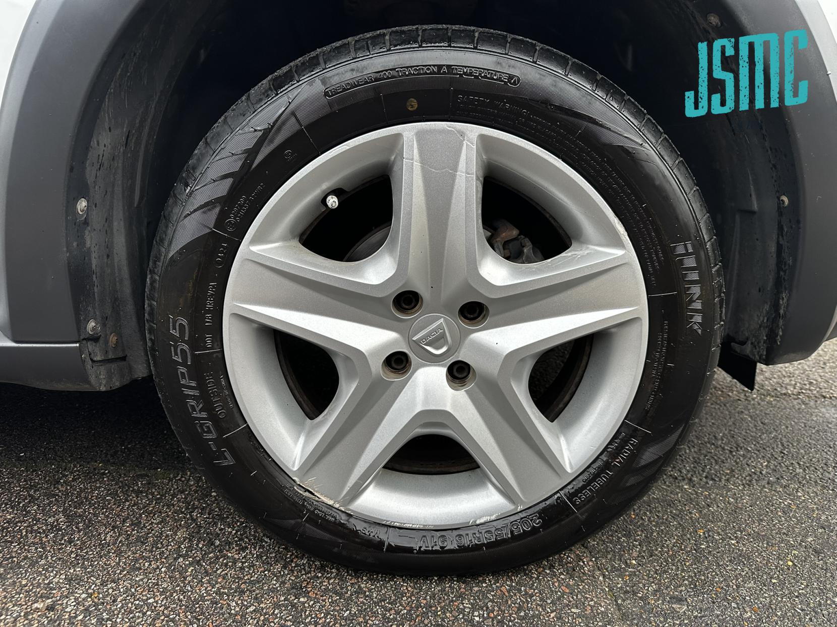 Dacia Sandero Stepway 0.9 TCe Laureate Hatchback 5dr Petrol Manual Euro 5 (90 ps)