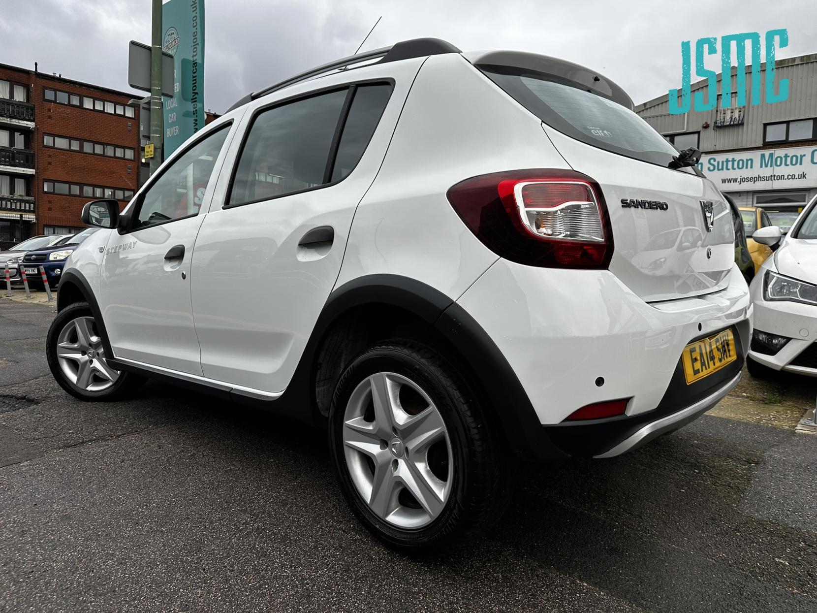Dacia Sandero Stepway 0.9 TCe Laureate Hatchback 5dr Petrol Manual Euro 5 (90 ps)