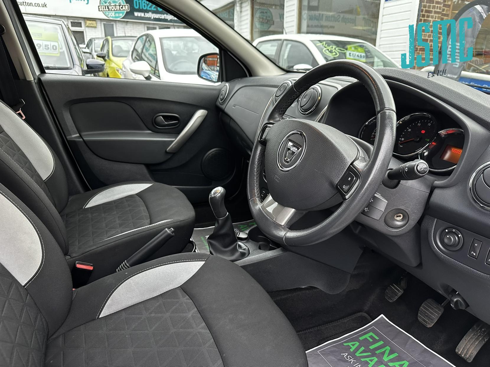 Dacia Sandero Stepway 0.9 TCe Laureate Hatchback 5dr Petrol Manual Euro 5 (90 ps)