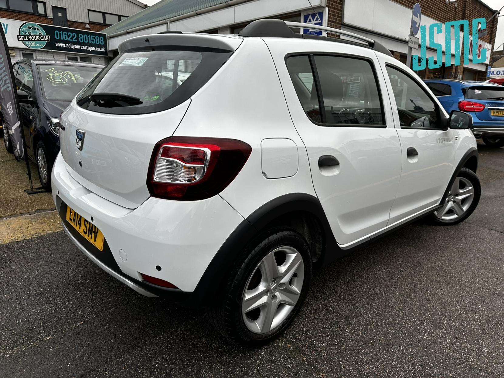 Dacia Sandero Stepway 0.9 TCe Laureate Hatchback 5dr Petrol Manual Euro 5 (90 ps)